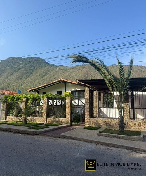 Casa con 3 viviendas en venta Guarame Isla de Margarita